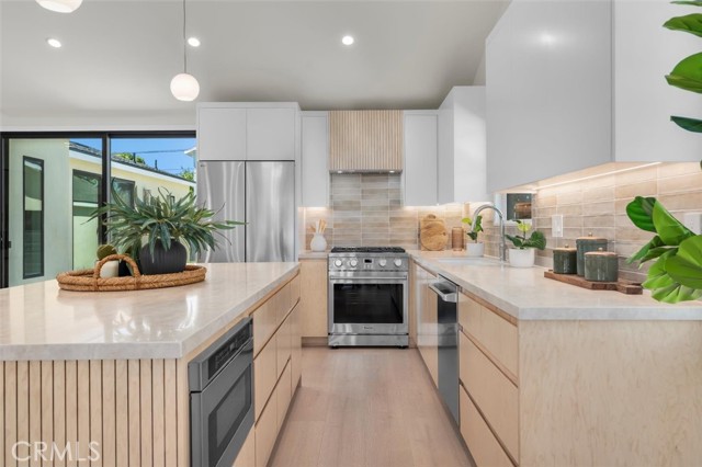 2411 Thomas Avenue, Redondo Beach CA: https://media.crmls.org/medias/8334848d-91d2-4615-9d4d-ff58d45ec565.jpg