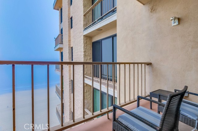 Detail Gallery Image 33 of 53 For 727 Esplanade, Redondo Beach,  CA 90277 - 2 Beds | 2/1 Baths