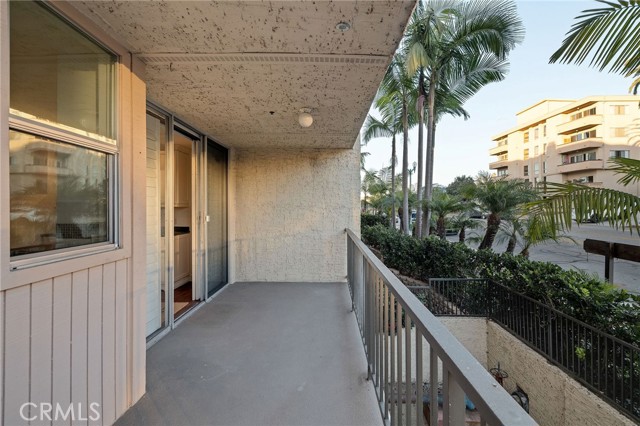 555 Esplanade, Redondo Beach, California 90277, 2 Bedrooms Bedrooms, ,1 BathroomBathrooms,Residential,For Sale,Esplanade,SB24244852