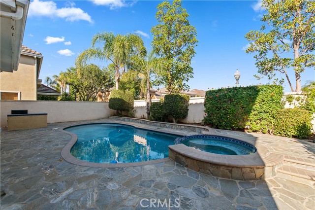 31 Versailles, Newport Coast CA: https://media.crmls.org/medias/833683fb-1a7e-4279-a7c6-fd52920efbd1.jpg