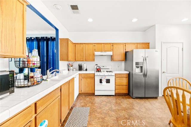 Detail Gallery Image 10 of 34 For 2158 Gaillac Ln, San Jacinto,  CA 92583 - 3 Beds | 2 Baths