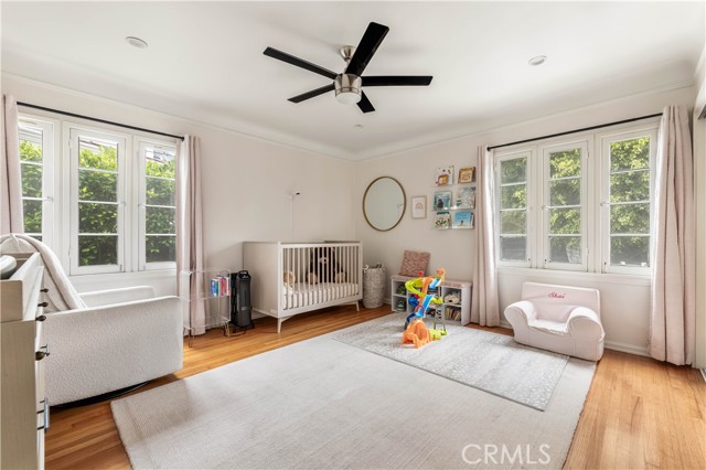 2818 S Holt Avenue, Los Angeles CA: https://media.crmls.org/medias/83369ea8-bf11-401a-b70e-b9b6ef6e9007.jpg