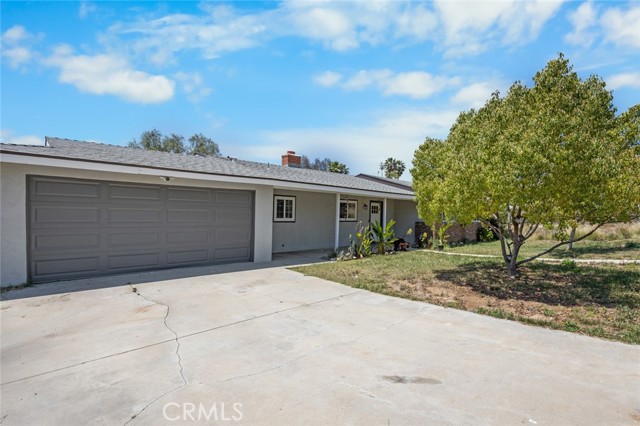 11911 Ivy Lane, Moreno Valley CA: https://media.crmls.org/medias/83370386-346a-4ebc-b9e6-ac8cf6ce58ce.jpg