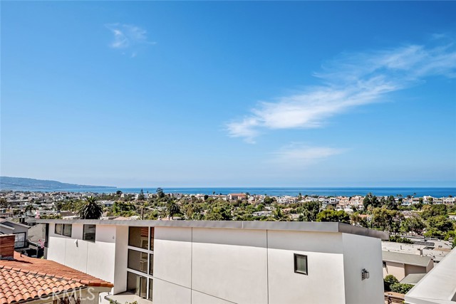 730 24th Place, Hermosa Beach, California 90254, 6 Bedrooms Bedrooms, ,4 BathroomsBathrooms,Residential,Sold,24th,SB24007506