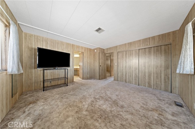 575 S Lyon, Hemet CA: https://media.crmls.org/medias/83376dc7-c6e8-428e-ba76-21f9e407570e.jpg