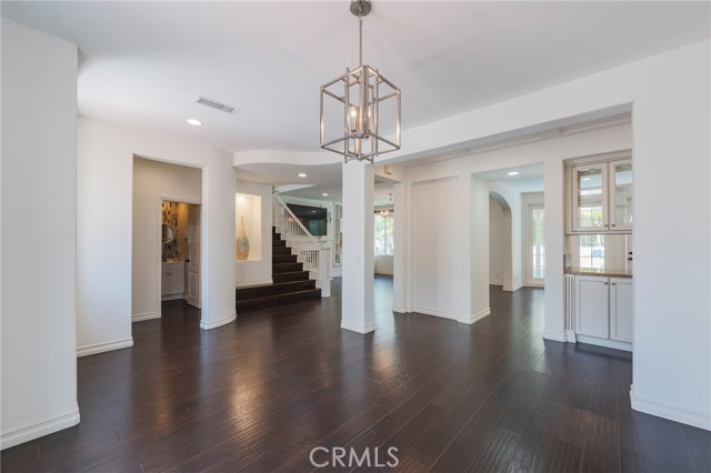 6535 Park Royal Circle, Huntington Beach CA: https://media.crmls.org/medias/83377183-42d8-456a-ab58-a1423e663555.jpg