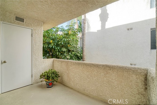 Detail Gallery Image 8 of 28 For 5325 Newcastle Ave #240,  Encino,  CA 91316 - 2 Beds | 2 Baths