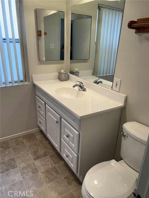 full hallway bathroom