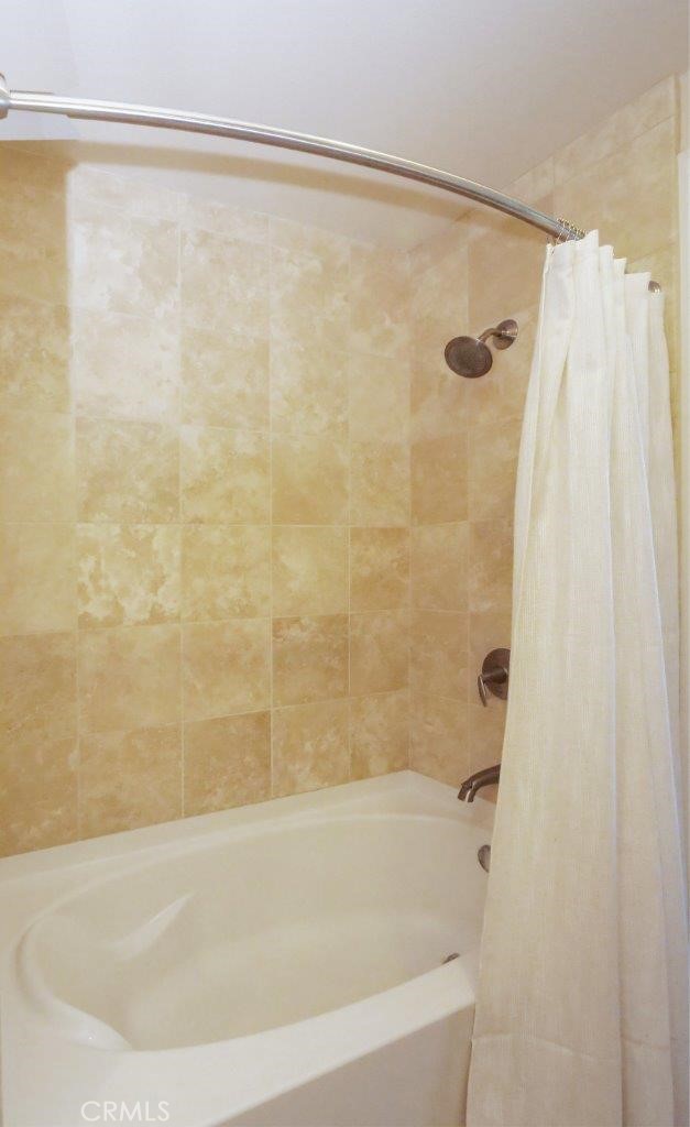 Primary Suite Tub/Shower