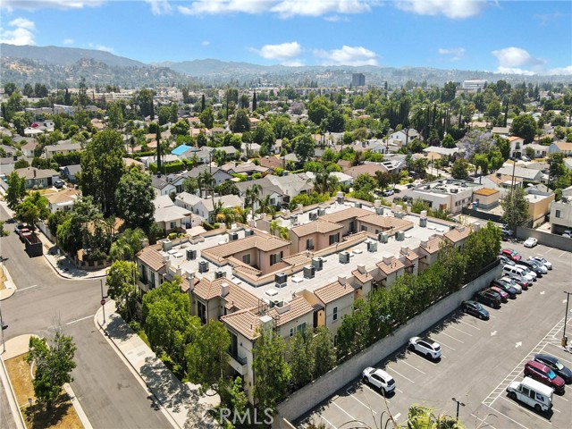 5753 White Oak Avenue, Encino CA: https://media.crmls.org/medias/833b1d3d-f70f-4be9-bb62-00af0e470056.jpg