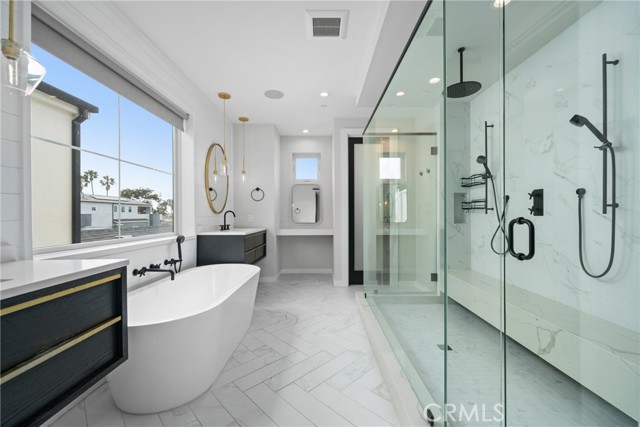 303 12th Street, Huntington Beach CA: https://media.crmls.org/medias/833b5f98-458c-441d-ade0-0f02bdb83534.jpg