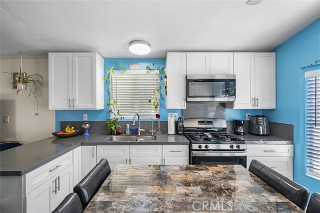 2017 Windharp Drive, Rosamond CA: https://media.crmls.org/medias/833bb8a1-b9e3-40d1-bb2c-14bfd5e10372.jpg