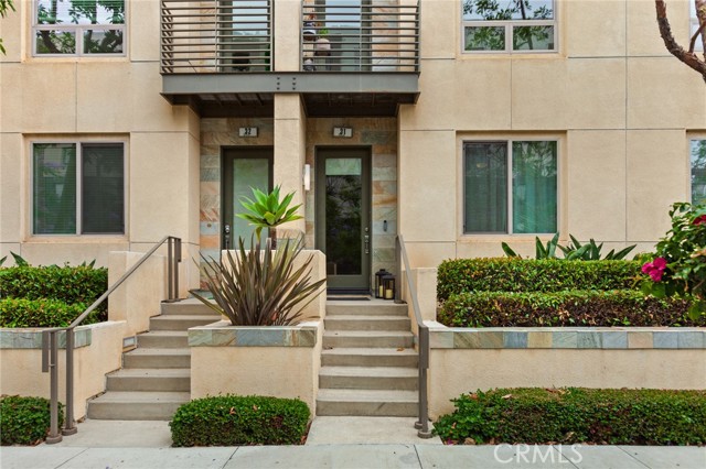 31 Soho, Irvine CA: https://media.crmls.org/medias/833bc33f-597d-495b-ae66-6f1959804a10.jpg