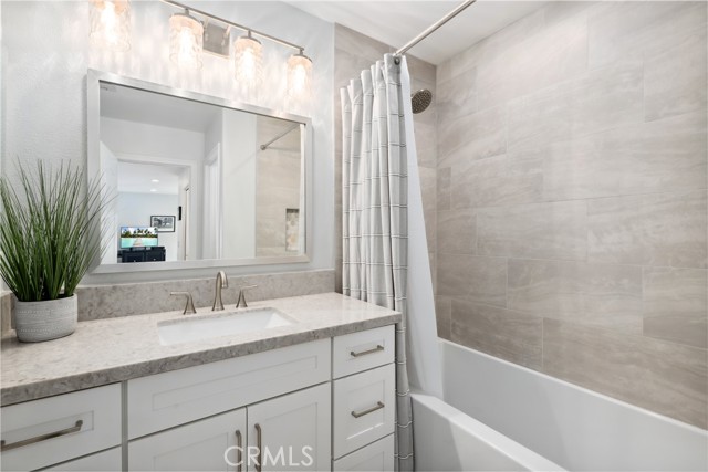 7327 Seafarer Place, Carlsbad CA: https://media.crmls.org/medias/833d4435-411b-4b41-bf50-1816e576a878.jpg