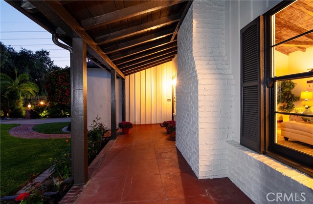 Detail Gallery Image 3 of 41 For 3301 Grayburn Rd, Pasadena,  CA 91107 - 3 Beds | 2/1 Baths