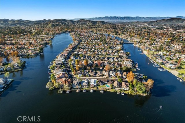 1196 Landsburn Circle, Westlake Village CA: https://media.crmls.org/medias/833eb86b-f4eb-436e-9940-f2963a93c2f5.jpg