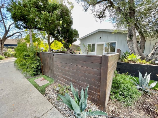 6211 Lubao Avenue, Woodland Hills CA: https://media.crmls.org/medias/833f4e7c-c02b-4c0b-86fc-1124ee188356.jpg
