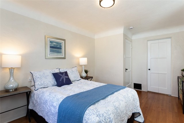 130 Claremont Avenue, Long Beach CA: https://media.crmls.org/medias/833fdc73-8993-454a-9e1d-f10c24620881.jpg