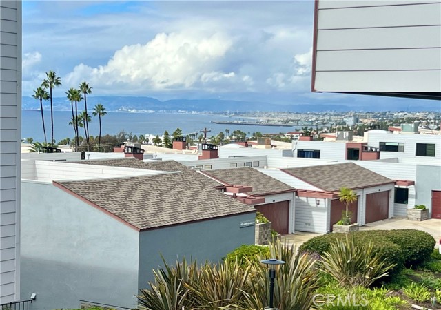 431 Camino De Las Colinas, Redondo Beach CA: https://media.crmls.org/medias/83408d8a-d4cd-4857-adca-92a245ce740c.jpg
