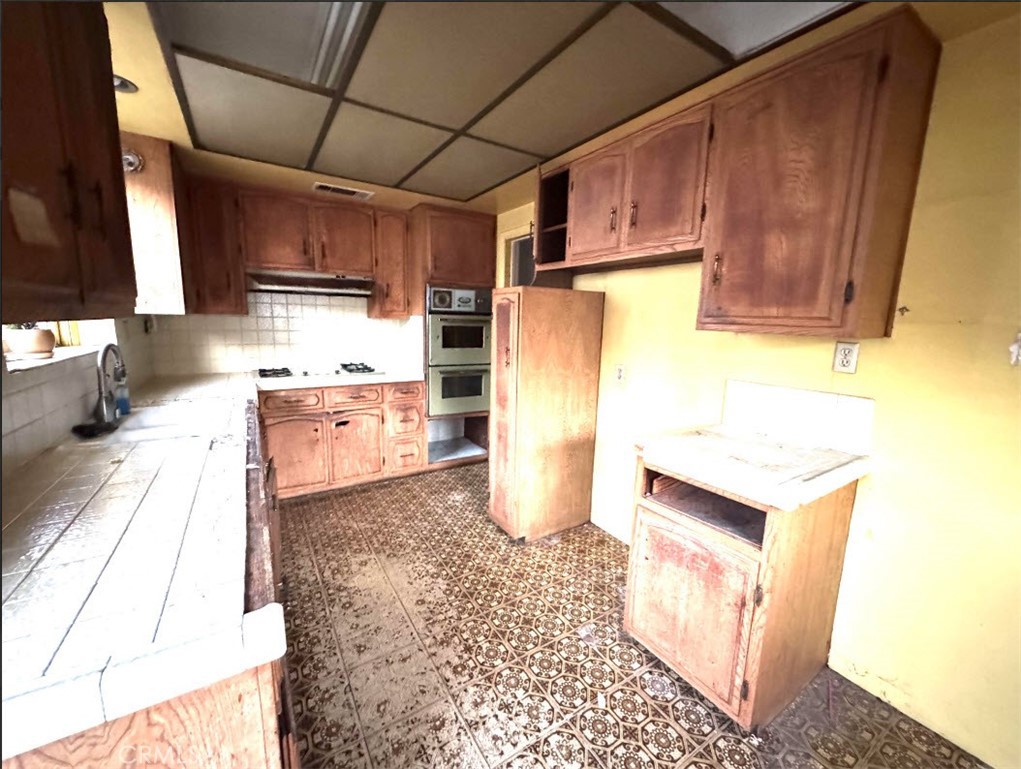 https://media.crmls.org/medias/8340c68d-eb9d-4795-b732-0e26809104e4.jpg?preset=X-Large