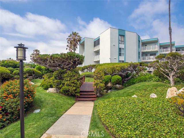 620 The Village, Redondo Beach, California 90277, 2 Bedrooms Bedrooms, ,2 BathroomsBathrooms,Residential,Sold,The Village,SB16115505