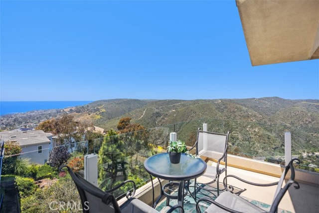 Detail Gallery Image 10 of 23 For 1415 Skyline Drive, Laguna Beach,  CA 92651 - 3 Beds | 4 Baths