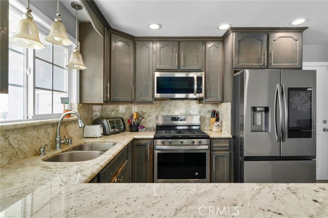 Detail Gallery Image 8 of 22 For 5979 Stanton Ave, Highland,  CA 92346 - 3 Beds | 2 Baths