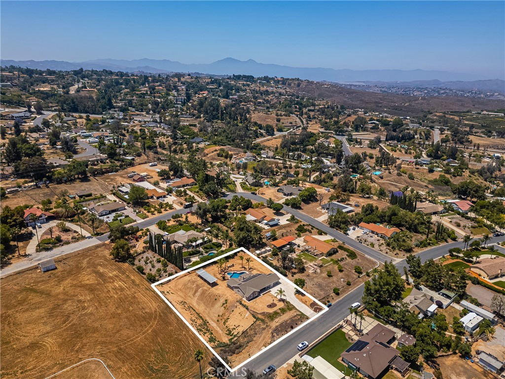https://media.crmls.org/medias/8342fa6d-1281-466a-8ee4-bb0ae4294af5.jpg?preset=X-Large