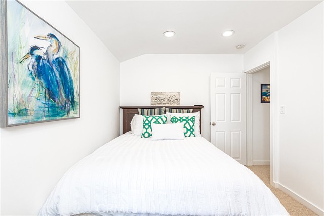 Detail Gallery Image 14 of 41 For 3717 Channel Pl, Newport Beach,  CA 92663 - 4 Beds | 2/1 Baths