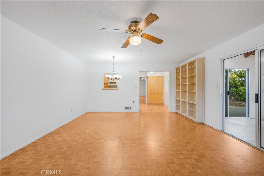 https://media.crmls.org/medias/8343463f-4582-4c96-894d-3460d786d83a.jpg?preset=X-Large