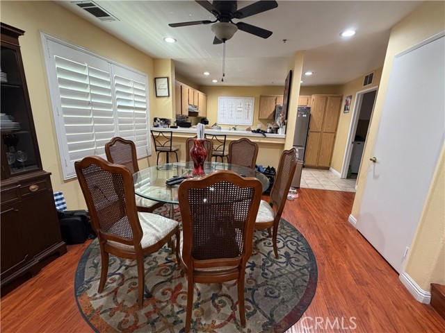 Detail Gallery Image 5 of 6 For 1061 Harbor Heights, Harbor City,  CA 90710 - 3 Beds | 2/1 Baths