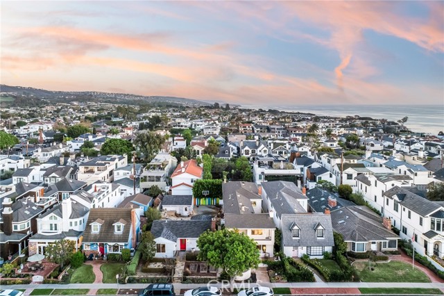 Detail Gallery Image 3 of 11 For 316 Orchid Ave, Corona Del Mar,  CA 92625 - 2 Beds | 1 Baths