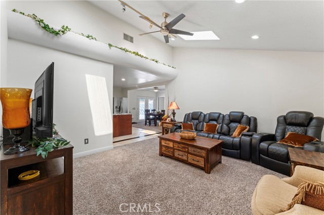 Detail Gallery Image 5 of 44 For 27932 Calypso Ln, Canyon Country,  CA 91351 - 4 Beds | 2 Baths