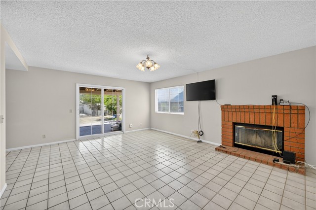 Detail Gallery Image 7 of 51 For 10728 Valley Dr, Riverside,  CA 92505 - 4 Beds | 2/1 Baths