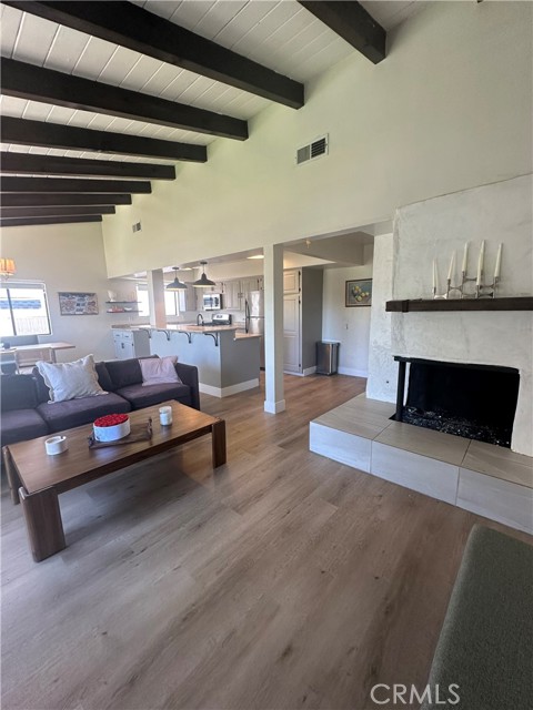 23715 Valley View Road, Calabasas CA: https://media.crmls.org/medias/83465785-a4fd-4479-ad6f-3556dcab4cf8.jpg