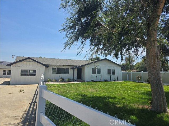 876 River Drive, Norco CA: https://media.crmls.org/medias/83483b65-b16f-4220-8b02-429ee19657df.jpg