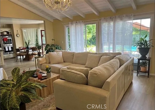 Detail Gallery Image 17 of 60 For 5224 Woodlake, Woodland Hills,  CA 91367 - 4 Beds | 3/1 Baths