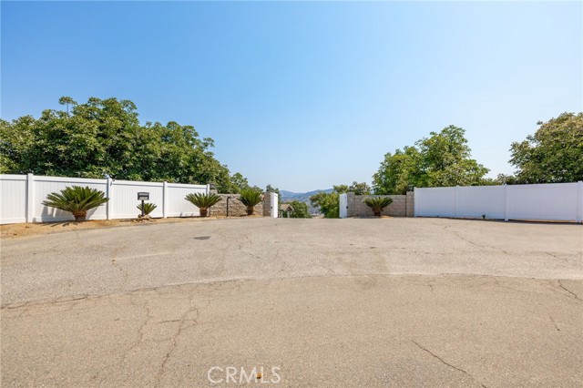 2125 Puerto Del Mundo, Fallbrook CA: https://media.crmls.org/medias/83494d3a-0032-427d-9574-1223c244d5ff.jpg