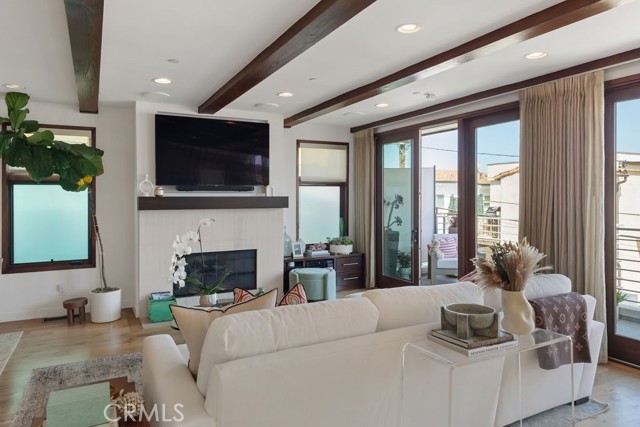 428 21st Place, Manhattan Beach, California 90266, 3 Bedrooms Bedrooms, ,2 BathroomsBathrooms,Residential,Sold,21st,SB23125584