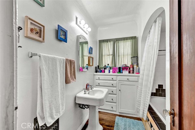 2184 Cedar Avenue, Long Beach CA: https://media.crmls.org/medias/834b01f3-e0a0-4936-9c1f-df14d520366a.jpg