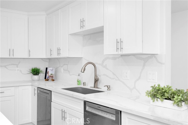 8381 E Blithedale Street, Long Beach CA: https://media.crmls.org/medias/834c574d-3b3c-4f81-b6e5-0a5cd68baa85.jpg