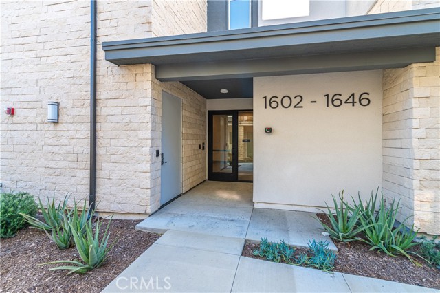 Detail Gallery Image 1 of 26 For 1622 S. Urbana St., Anaheim,  CA 92805 - 2 Beds | 2 Baths