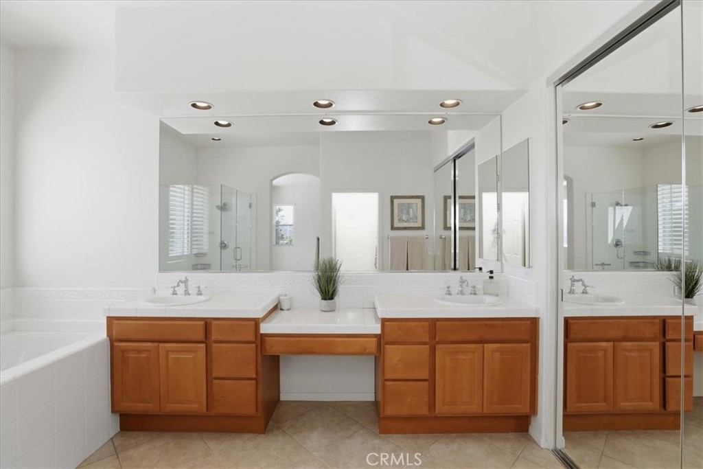 https://media.crmls.org/medias/834d50fb-22c5-4a91-b360-404439689244.jpg?preset=X-Large