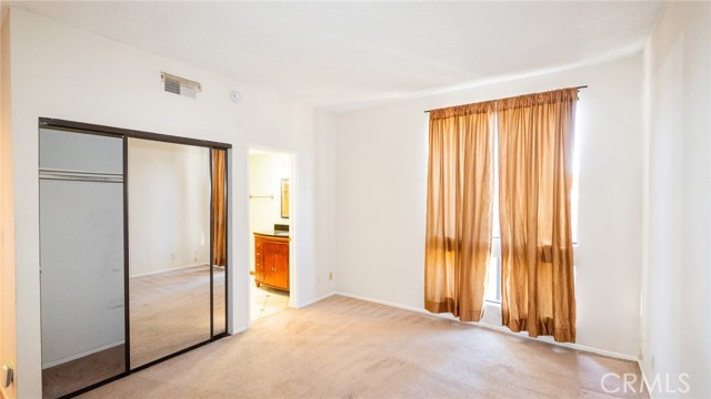 Detail Gallery Image 11 of 29 For 7311 Kester Ave #11,  Van Nuys,  CA 91405 - 2 Beds | 2/1 Baths