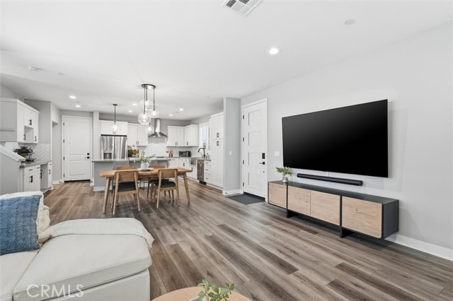 Detail Gallery Image 7 of 59 For 2144 Swallowtail Walk, Gardena,  CA 90249 - 4 Beds | 2/2 Baths