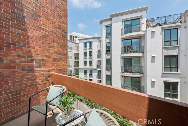 Detail Gallery Image 12 of 25 For 750 S Bundy Dr #304,  Los Angeles,  CA 90049 - 2 Beds | 2/1 Baths
