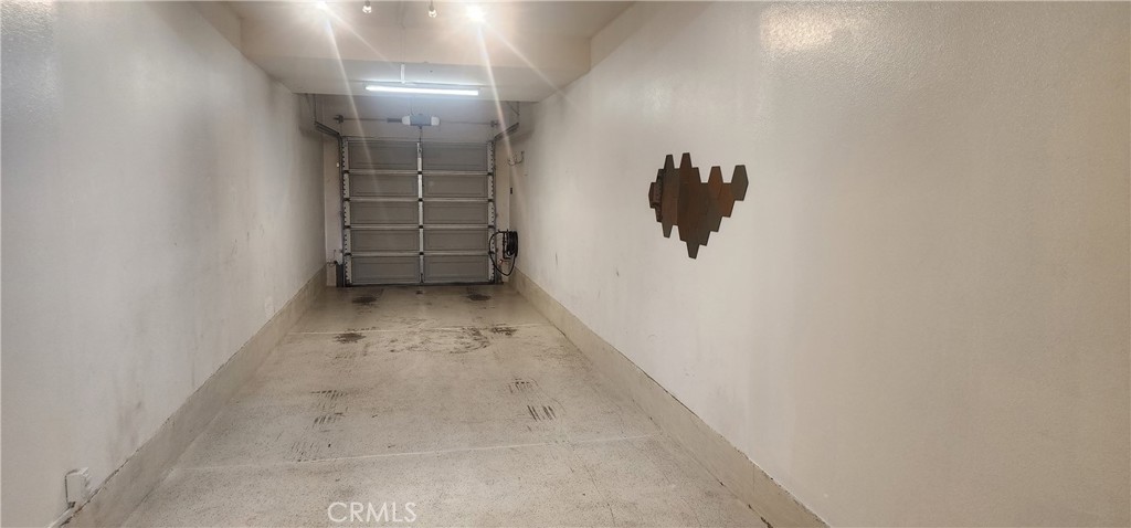 https://media.crmls.org/medias/83501f2e-1335-49b0-98cd-aacc48c7314e.jpg?preset=X-Large