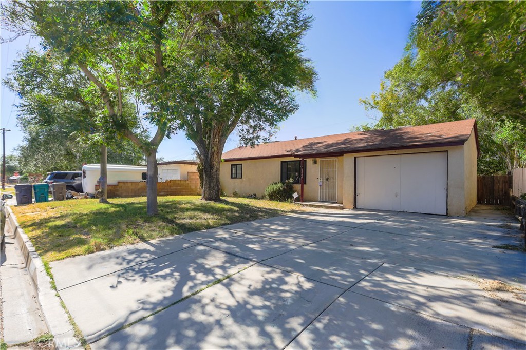 1109 W Lumber Street