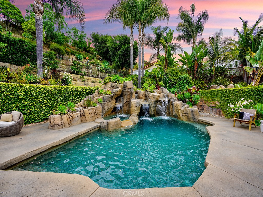 https://media.crmls.org/medias/8350a3b1-b4b0-40f6-a96b-695f6cda6c4e.jpg?preset=X-Large