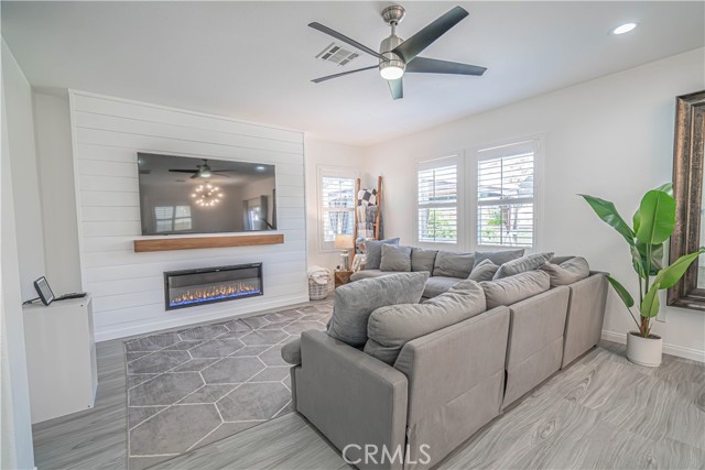Image 4 of 44 For 28217 Alton Way